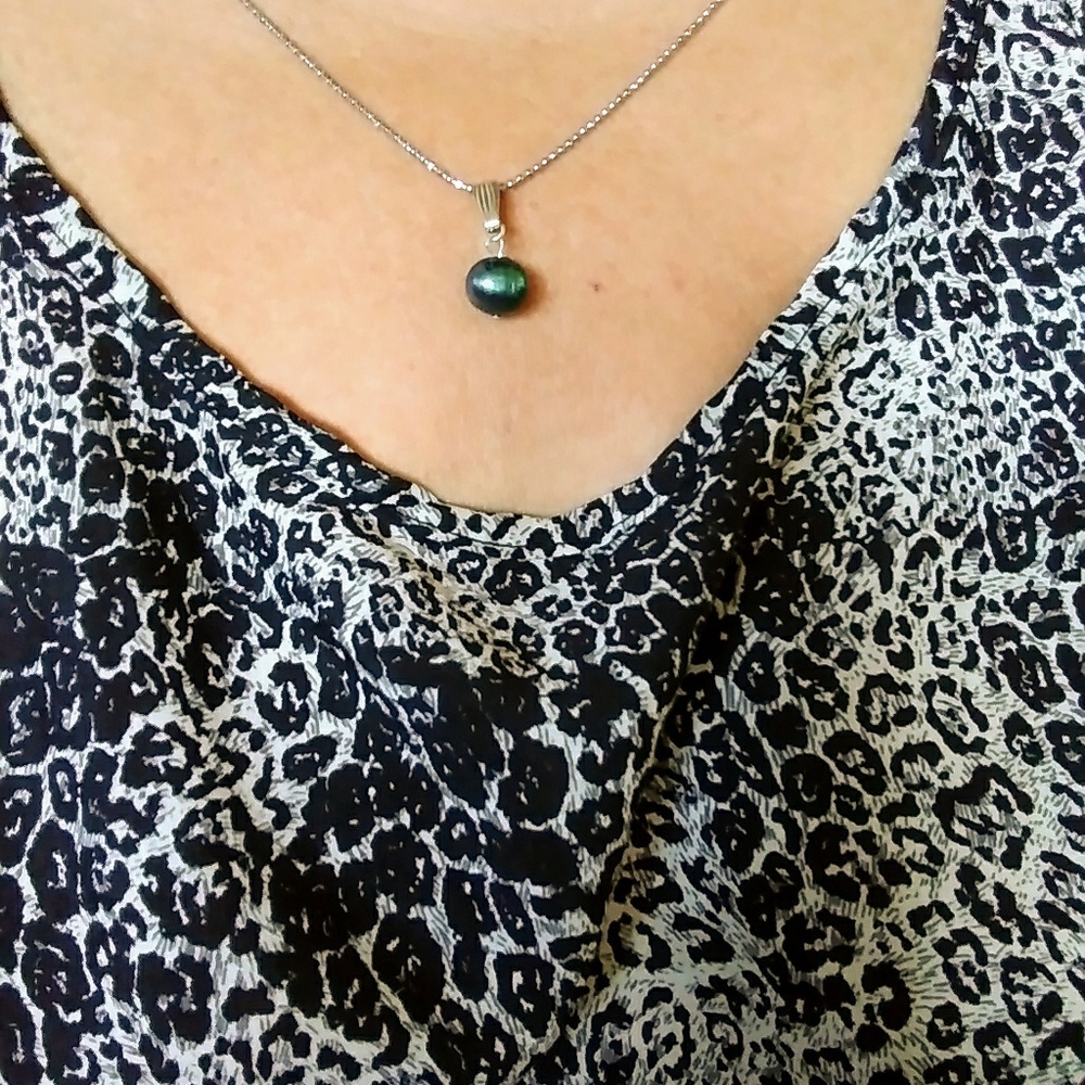 Vintage Bluejean Baroque Pearl pendant